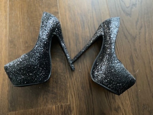 Small swan high - high, pumps